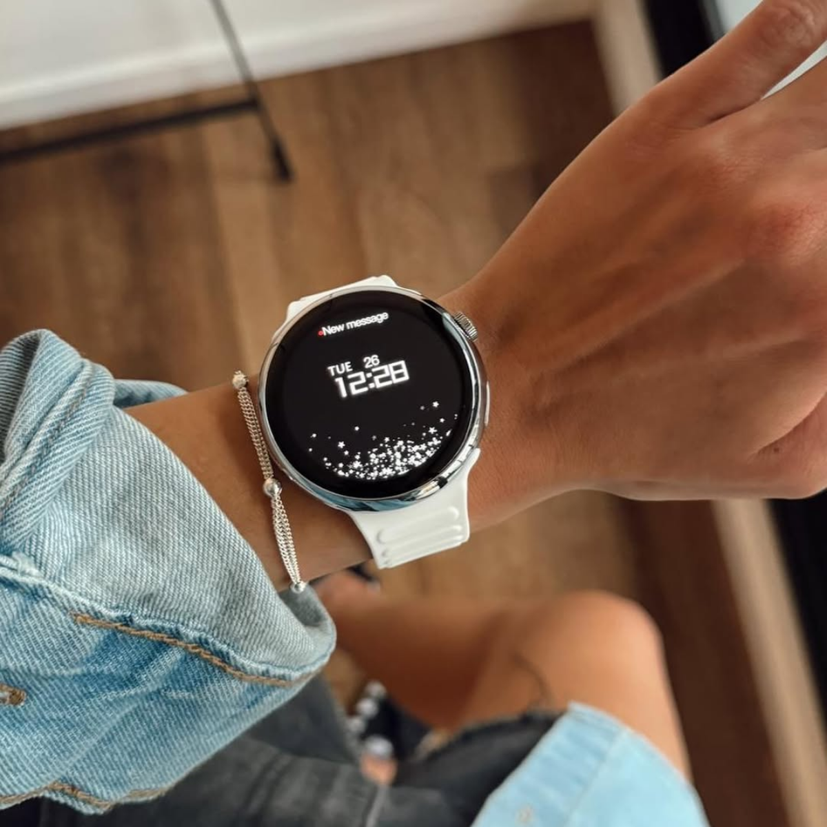 Ceas smartwatch de dama, Ecran Tactil LCD 1.46", Control prin Gesturi, Apel Bluetooth, Multi Sport, Monitorizare Sanatate, Alb, easyCTRL®