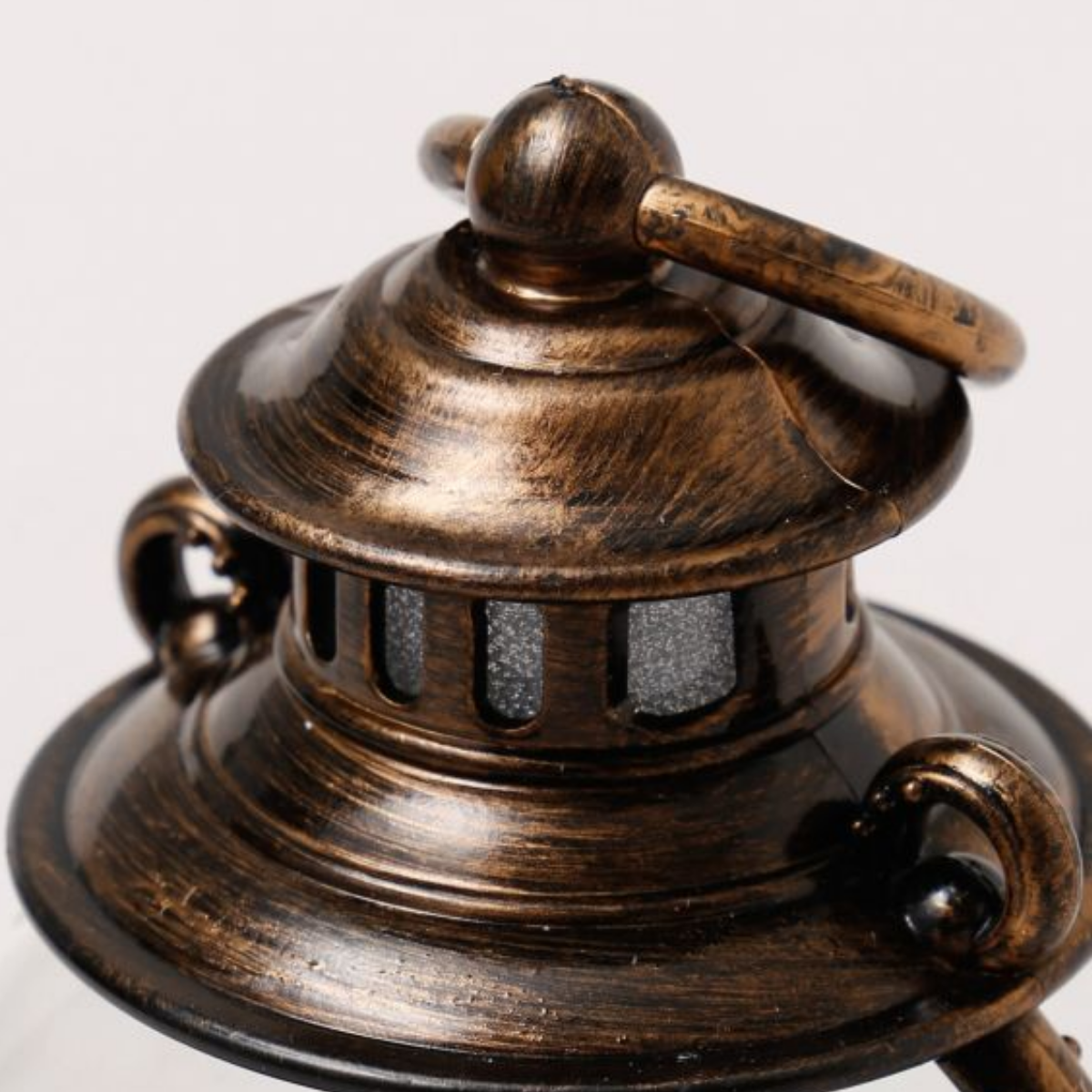 Felinar Decorativ Muzical, Mos Craciun, Glob 12cm, Iluminare LED calda, Zapada in Miscare, Alimentare USB/Baterii